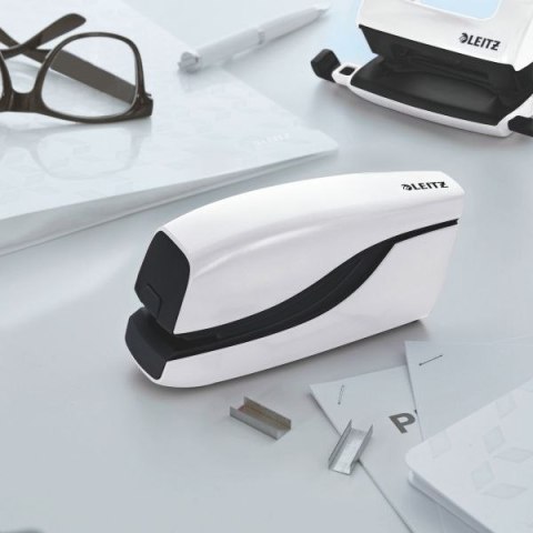 Zszywacz elektryczny Leitz Wow (55661001) Zszywacz elektryczny Leitz Wow (55661001)